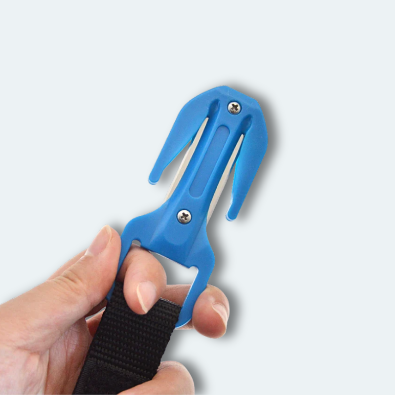Couteau de plongée avec son étui de rangement + 2 lames de rechange
